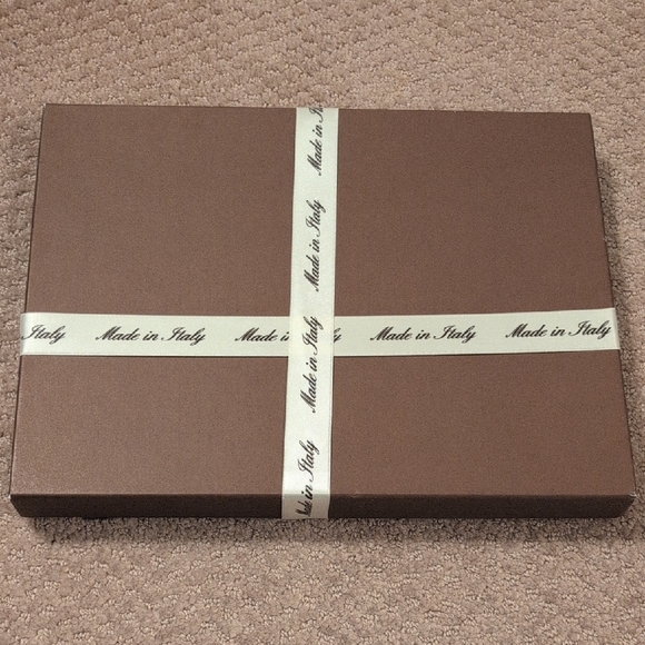 Italian Woolen Treasures Scarf NWT - Picture 7 of 7